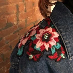 Floral appliqué cropped denim jacket